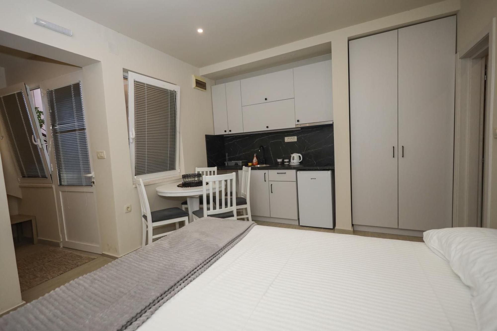 Apartments Milanovic Herceg Novi Rom bilde